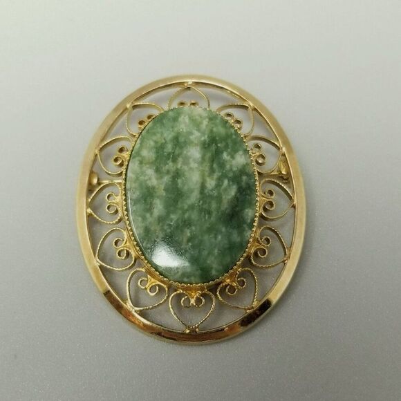 Vintage Oval Green Stone and 12k Yellow Gold Filled Filigree Frame Brooch - Picture 2 of 8